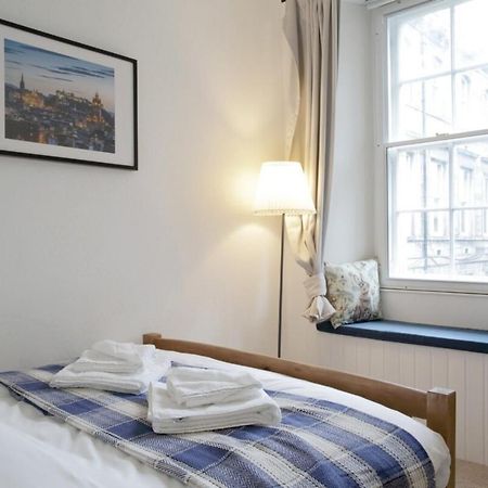 Two Bedroom Flat By Royal Mile! Edinburgh Buitenkant foto