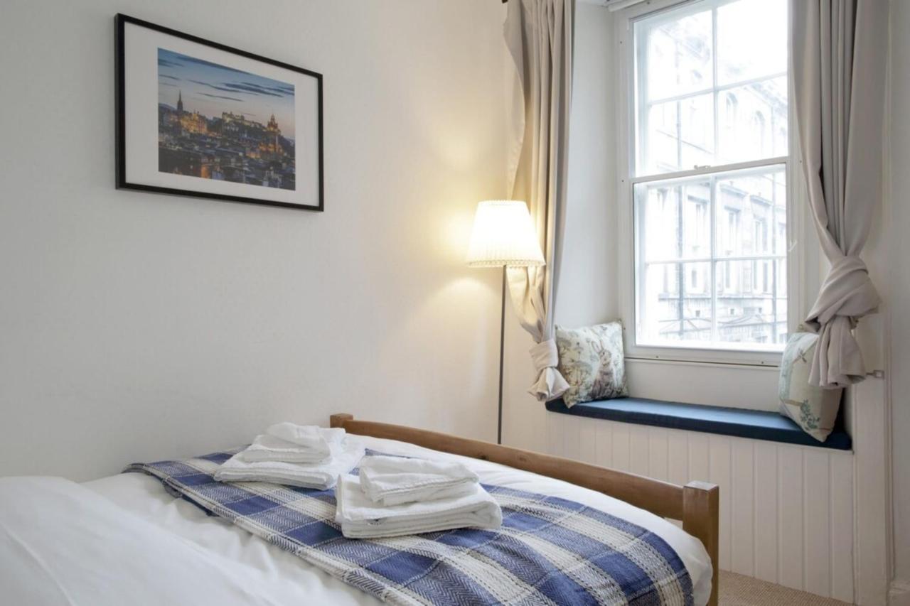 Two Bedroom Flat By Royal Mile! Edinburgh Buitenkant foto