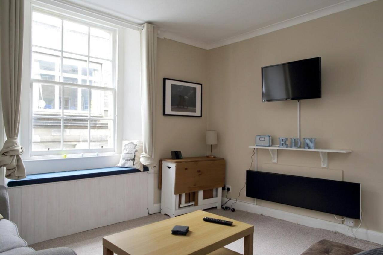 Two Bedroom Flat By Royal Mile! Edinburgh Buitenkant foto